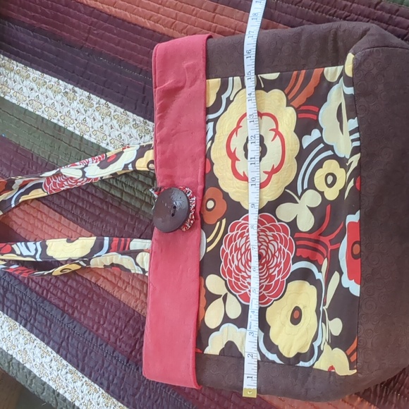 VINTAGE quilted floral tote wooden button closure inner pouches 2 strap handles - Picture 4 of 15